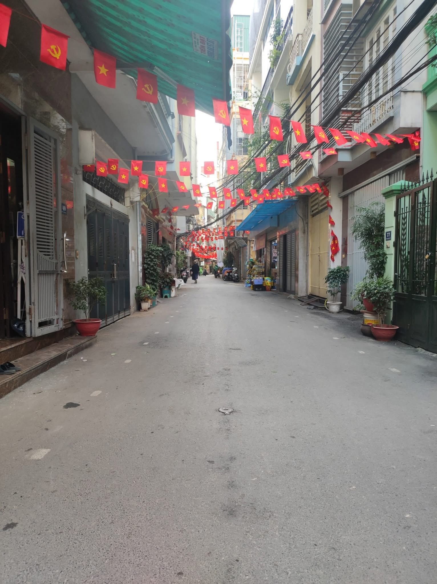 Nhà Cầu Giấy 5 tầng, 42m2, mặt tiền 4m, ngõ rộng ô tô tránh