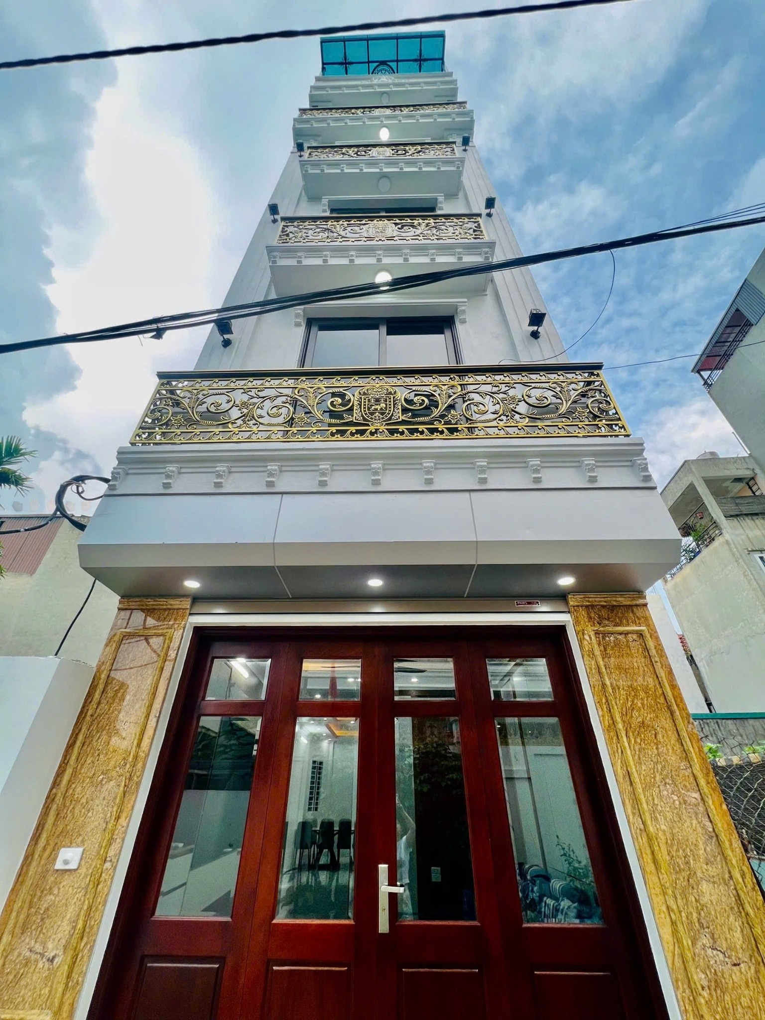 Nhà 6 tầng thang máy sát khu đô thị Hinode kinh doanh bất tận, giá hời