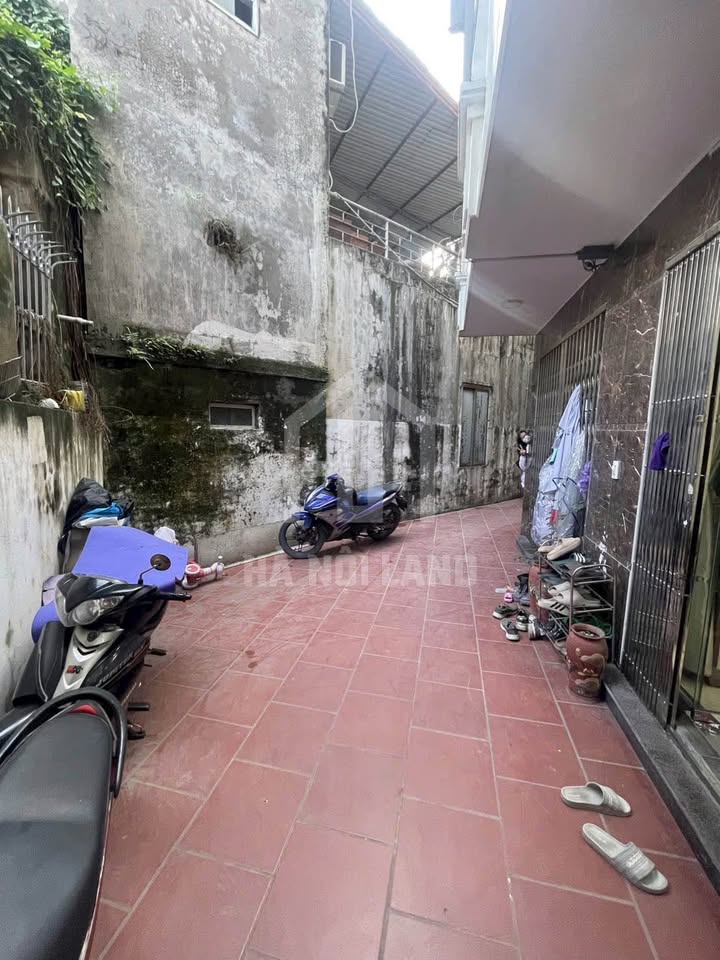 Nhà Xuân Phương, 30m2, 5 tầng, 3 phòng ngủ, 30m ra ô tô