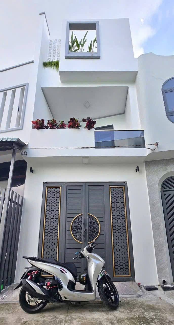 Nhà 1 trệt 2 lầu sổ thổ cư gần chợ Trảng Dài, Bình Dương