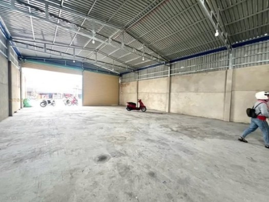 Kho rộng 400m2, mặt tiền 10m, vị trí vàng kinh doanh sầm uất