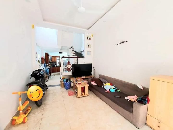 Lô góc Khương Đình 5 tầng, ô tô đỗ cổng, sổ đỏ nở hậu, bay nhanh