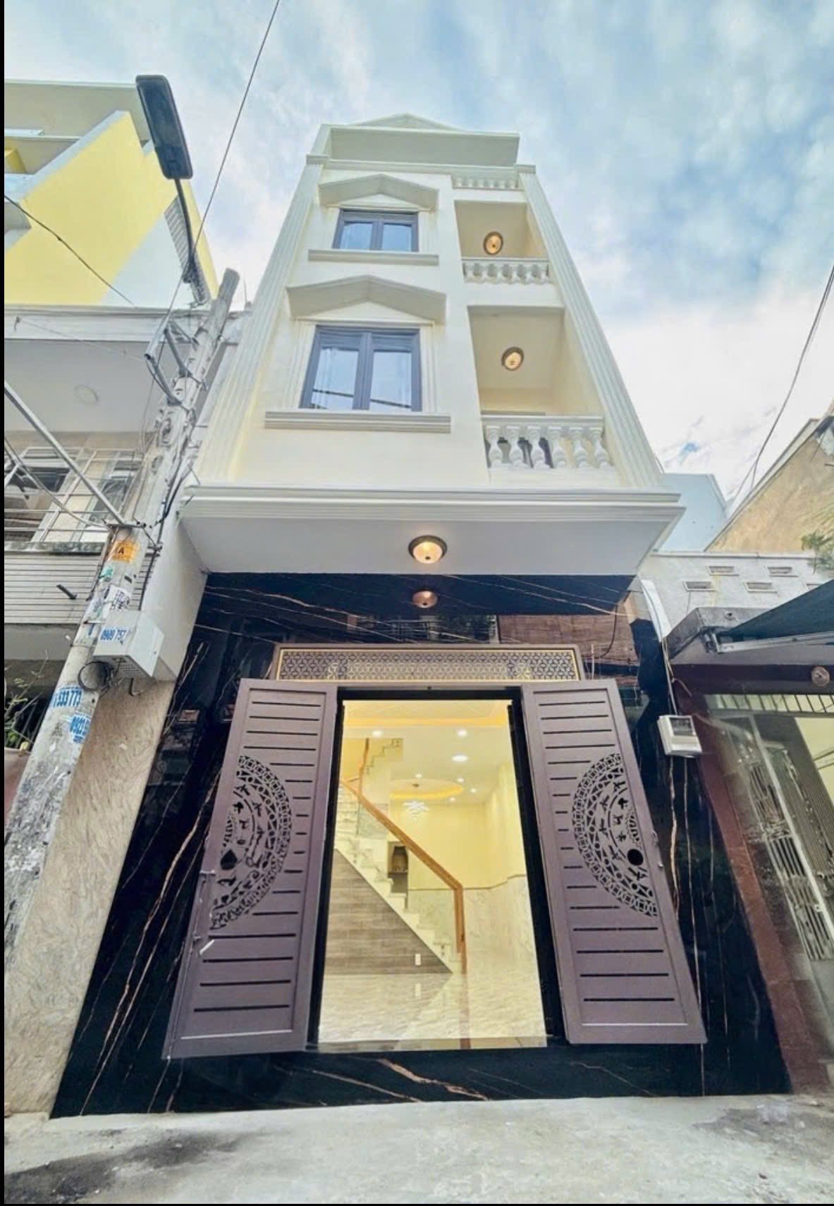 Nhà mặt tiền 4 tầng Quận 4, hoàn công đầy đủ, giá chỉ 12.4 tỷ