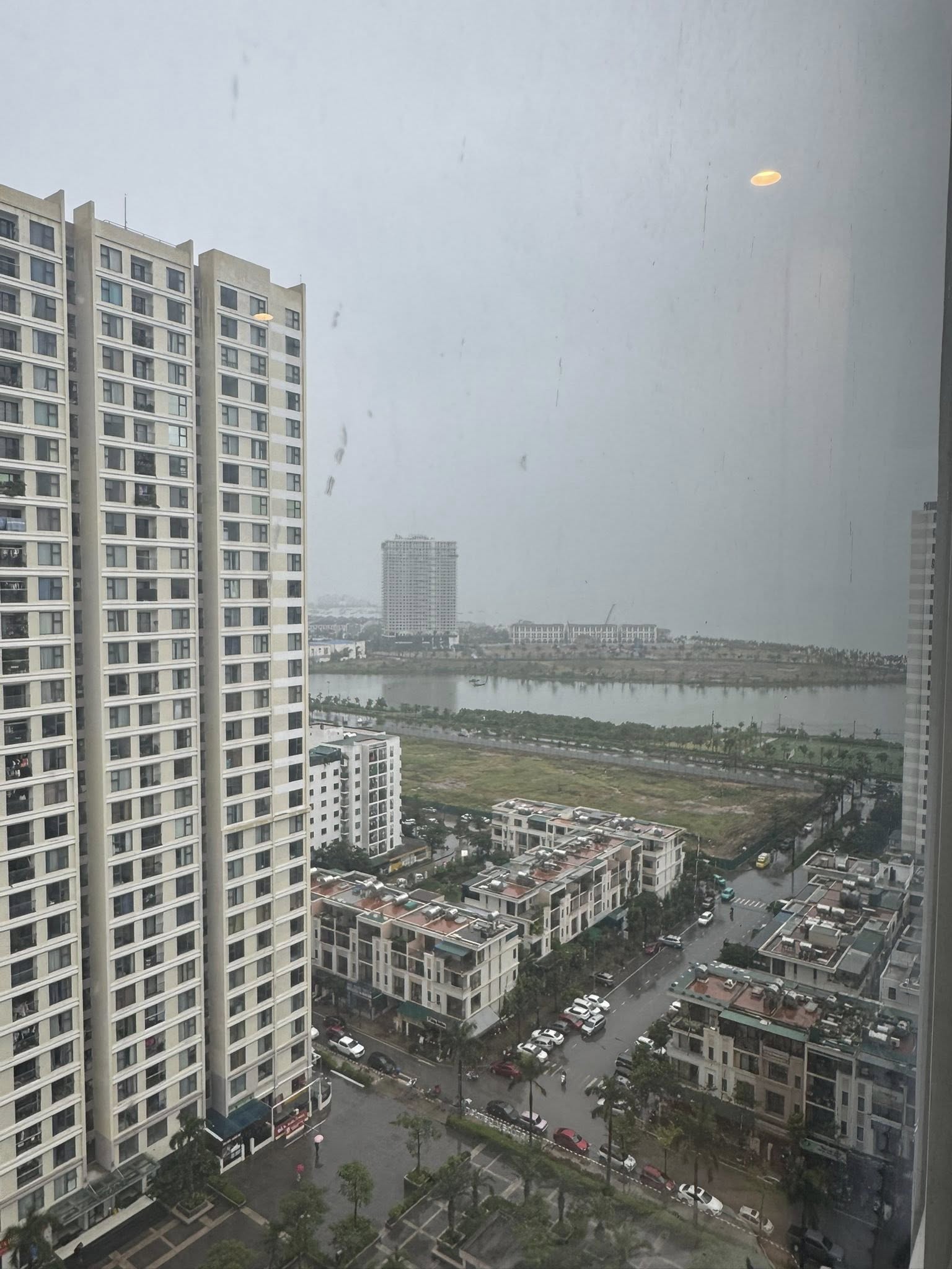 Căn hộ 2 phòng ngủ view biển Bãi Cháy - sẵn nội thất cao cấp, giá tốt