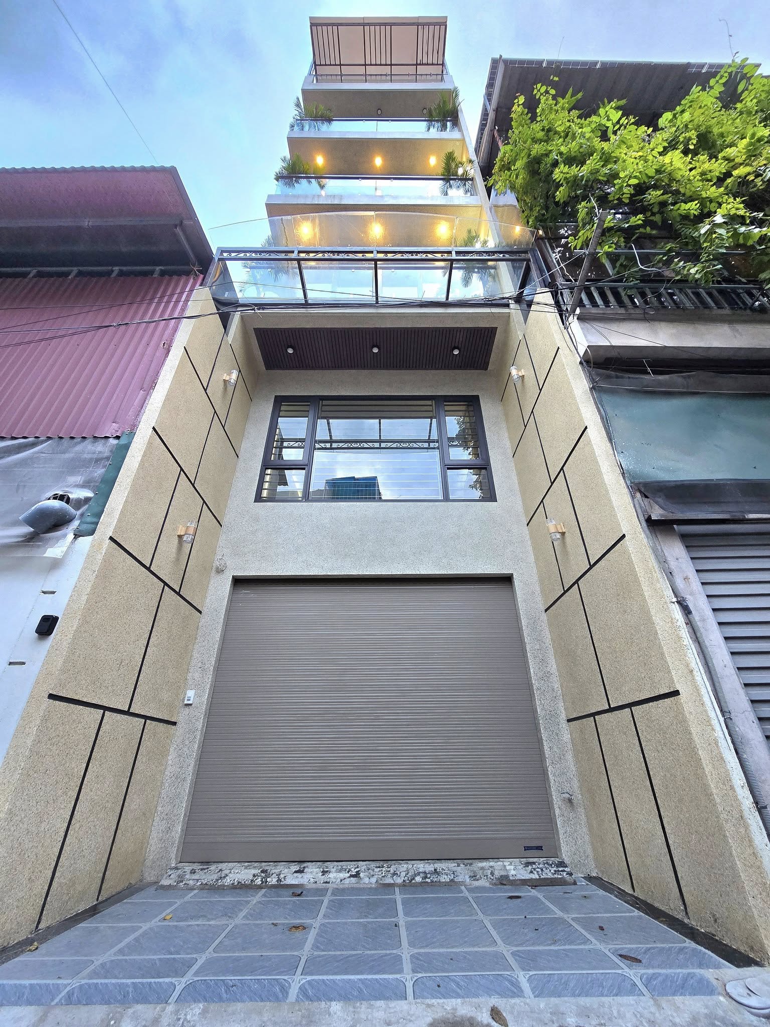 Nhà 7 tầng thang máy, sát Aeon Mall Long Biên, 50m ra mặt phố, ô tô tránh