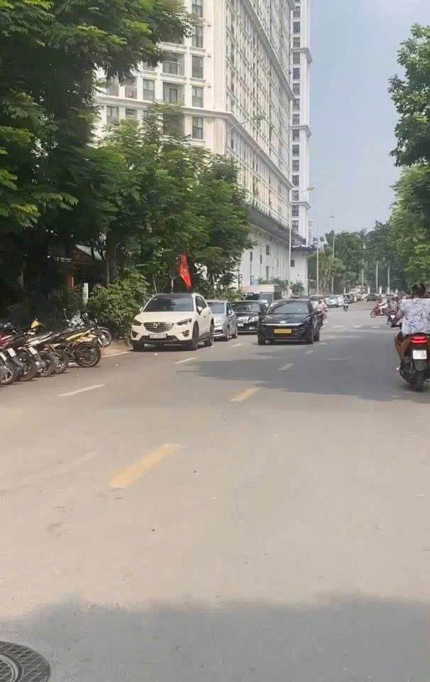 Nhà lô góc phố Đình Thôn - 42m2, 4 tầng, ô tô tránh, kinh doanh sầm uất