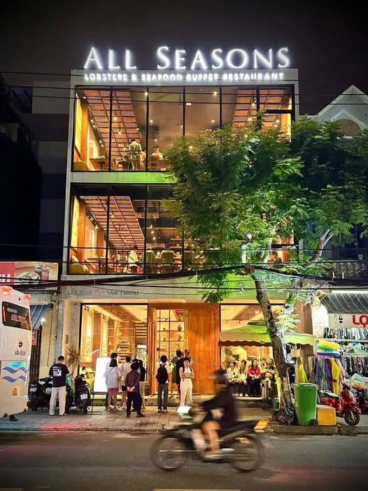 Nhà hàng 3 tầng mặt tiền 9,1m Nguyễn Văn Thoại, 196m2, cách biển Mỹ Khê 3 phút