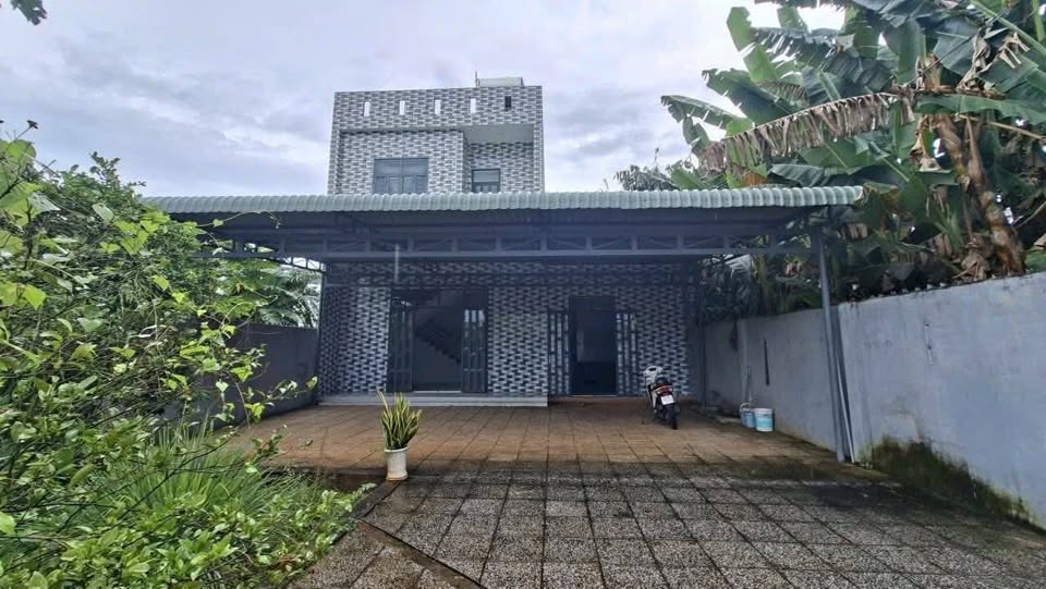 Nhà vườn xịn xò, sân vườn trái cây, giá nhỉnh 2 tỷ