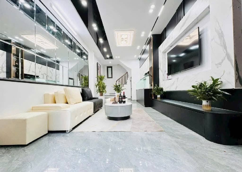 Nhà Đống Đa 30m², 5 tầng, vừa ở vừa cho thuê, gần đại học lớn