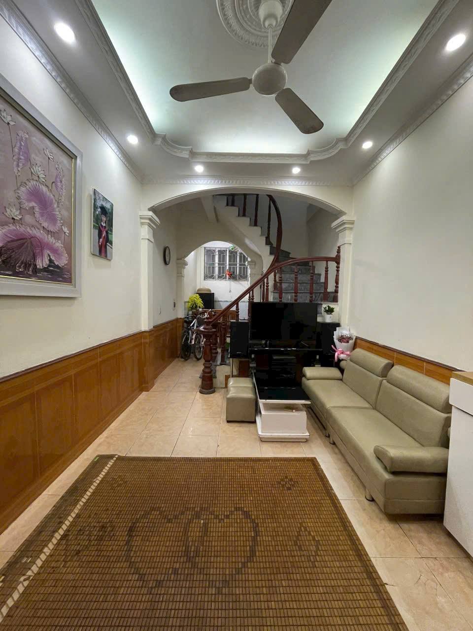 Bán nhà Bằng Liệt 35m2, 4 tầng, 2 mặt thoáng, cách ô tô 50m, sổ vuông đẹp