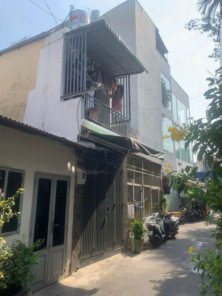 Nhà xinh xắn, 2 phòng ngủ, 2 nhà vệ sinh, sẵn sàng đón chủ mới