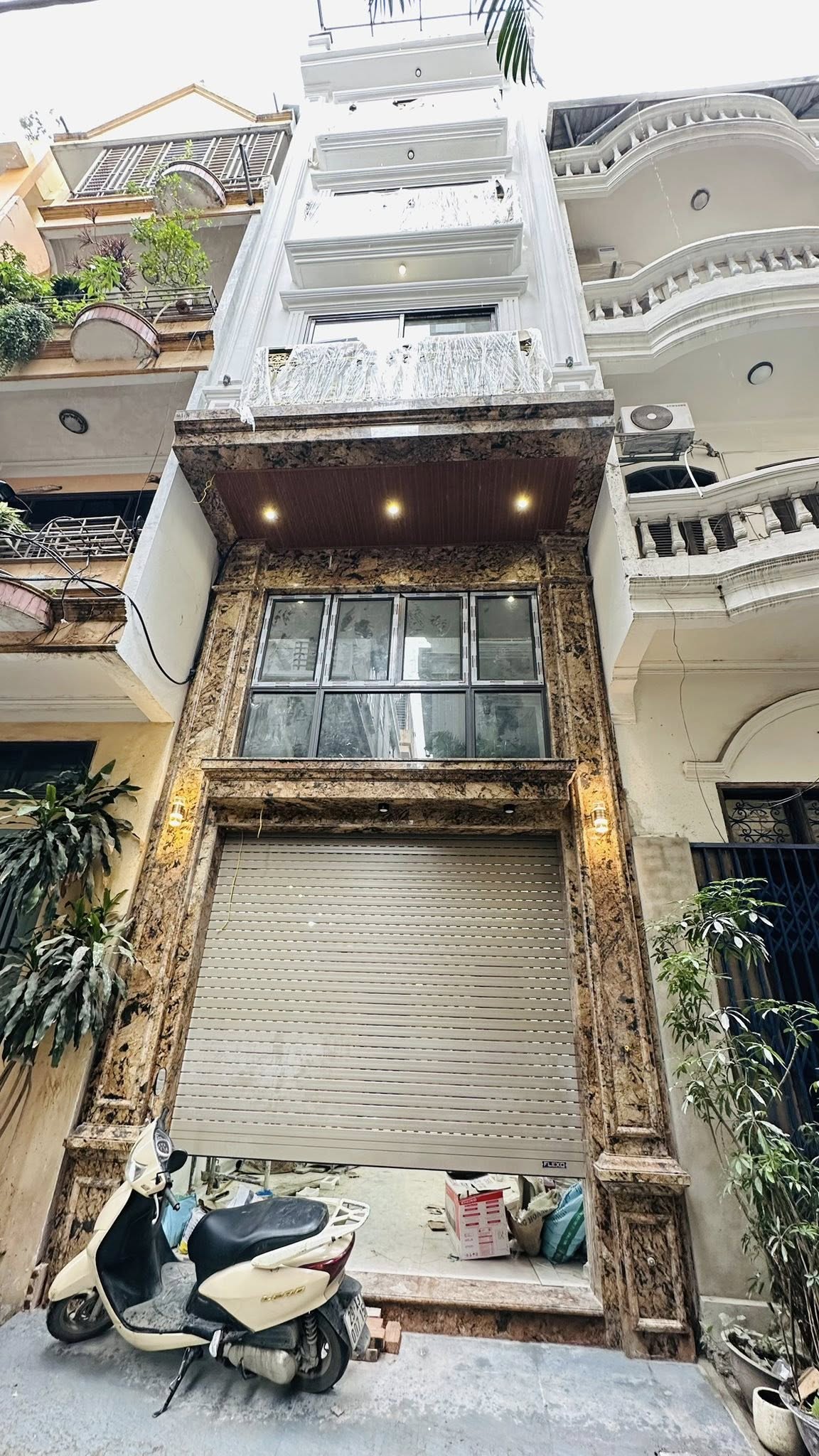 Nhà phân lô 7 tầng thang máy, gara ô tô Trần Quốc Hoàn, Cầu Giấy