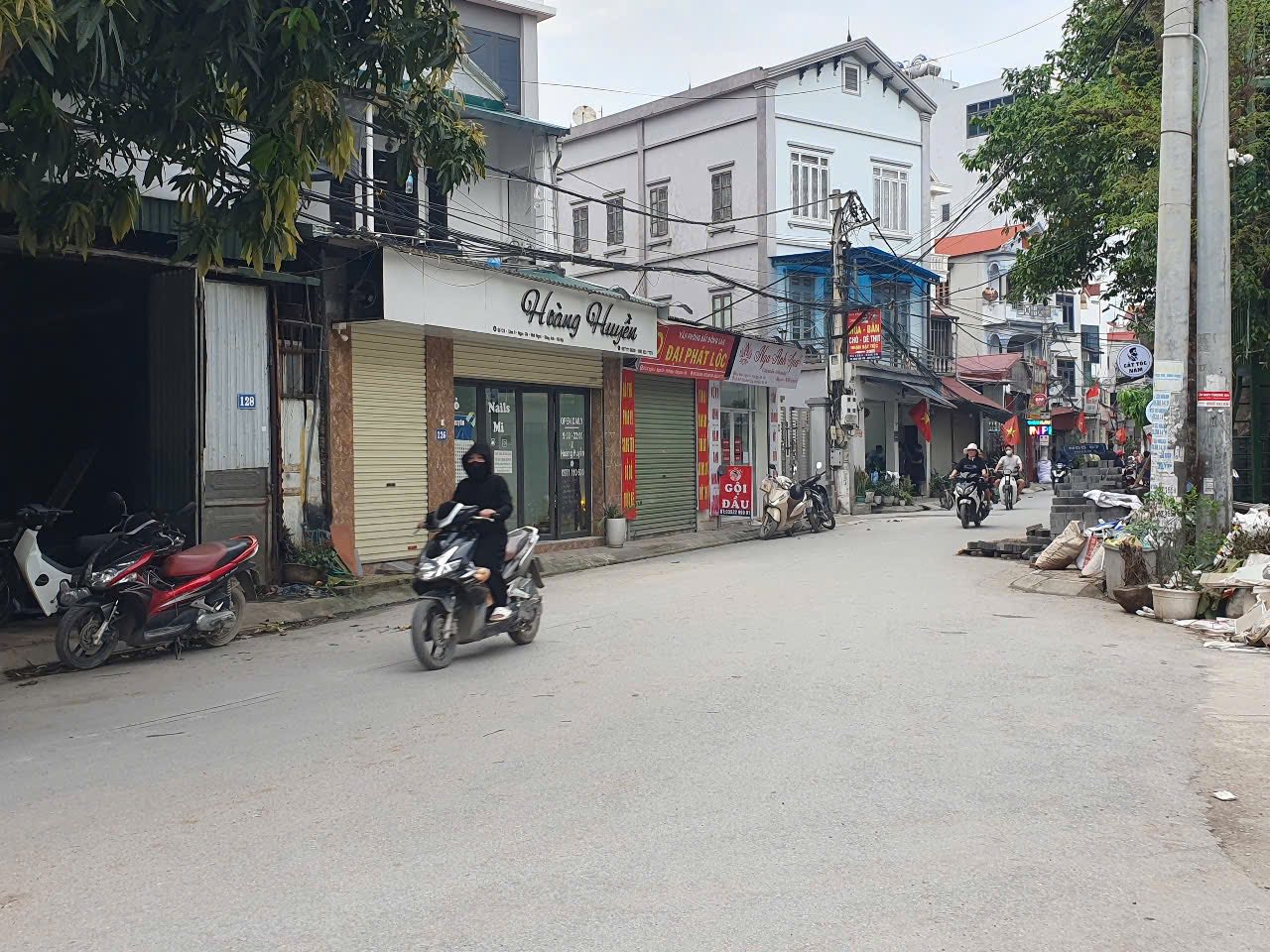 Đất vàng Đông Anh, ường thông ô tô, 3 tầng kiên cố, 7 chỗ đỗ cửa, cách trục chính 20m