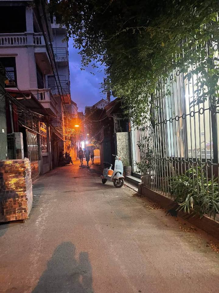 Bán đất tặng nhà 3 tầng, Từ Liêm, mặt tiền 8m, ô tô vào nhà