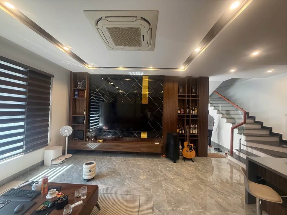 Nhà 3 tầng 2 mặt tiền cạnh BigC, đồ thông minh