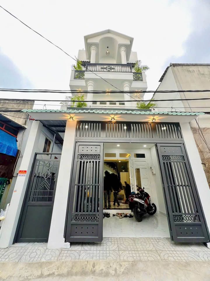 Bán nhà 5m x 20m, 1 trệt 3 lầu, 5 phòng ngủ, ngay chợ Thới An 11, Quận 12 giá 6,7 tỷ