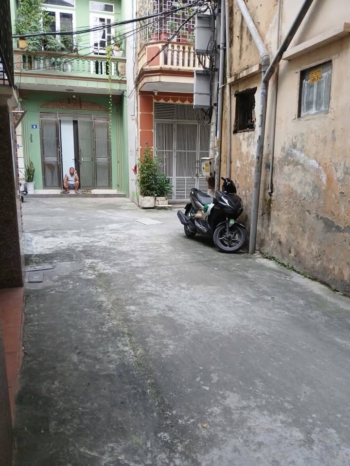 Nhà Giải Phóng 34m2, 4 tầng kinh doanh, ô tô đỗ cửa, gần bến xe Giáp Bát giá 6,5 tỷ