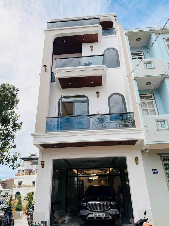 Nhà 6 phòng ngủ, 2 mặt tiền An Sơn, Đà Lạt sổ riêng, thang máy, full nội thất