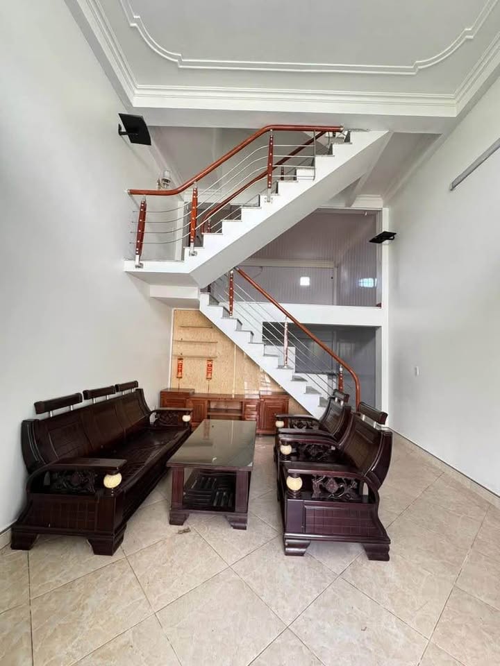 Nhà 50m² 2,5 tầng, 3 phòng ngủ, ngõ ô tô tránh tại Cao Xanh, Hạ Long