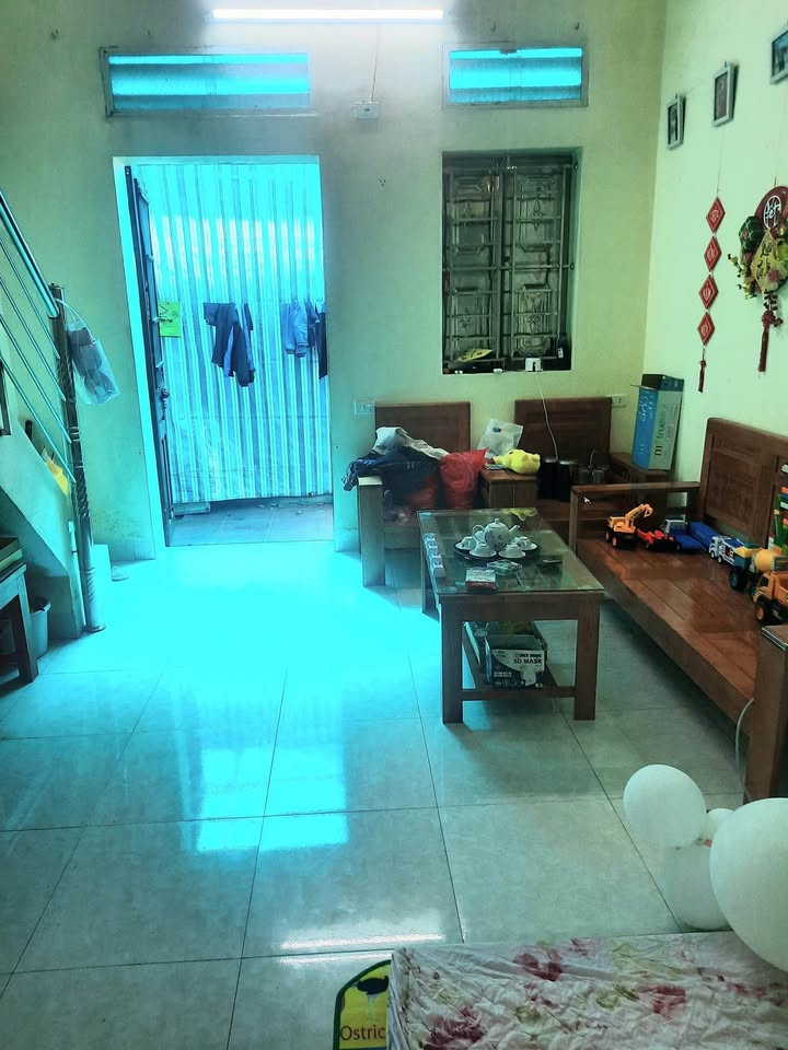 Nhà 2,5 tầng Nguyễn Trãi 2 mặt ngõ, sân cổng, full nội thất chỉ 1,39 tỷ