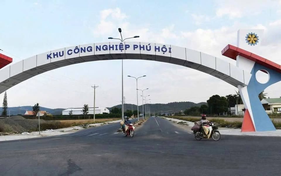 Bán đất vàng mặt tiền đường Thống Nhất, Lâm Đồng, đối diện khu công nghiệp Phú Hội