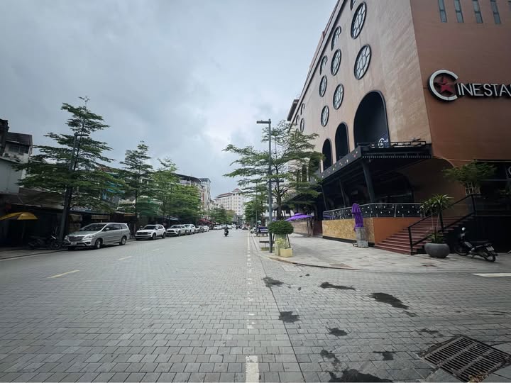 Bán nhà mặt tiền 4 tầng phố đi bộ Hai Bà Trưng, Huế