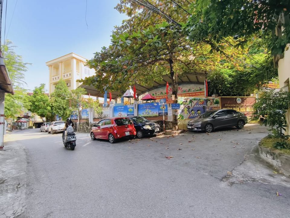 Nhà 120m2, 5 ngủ, ngõ thông, sát mầm non Liên Bảo, nhập khẩu Vĩnh Yên