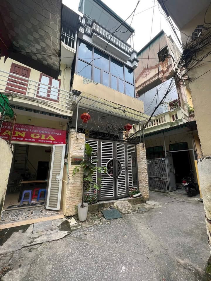 Nhà 3 tầng kiên cố, ngõ 18 Triệu Quốc Đạt, ở sướng, kinh doanh tốt, đầu tư xa xa