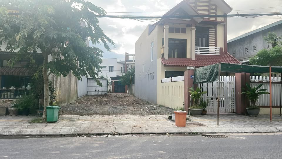 Đất 2 mặt tiền Trần Cao Vân, Quảng Trị 212m2, giá tốt