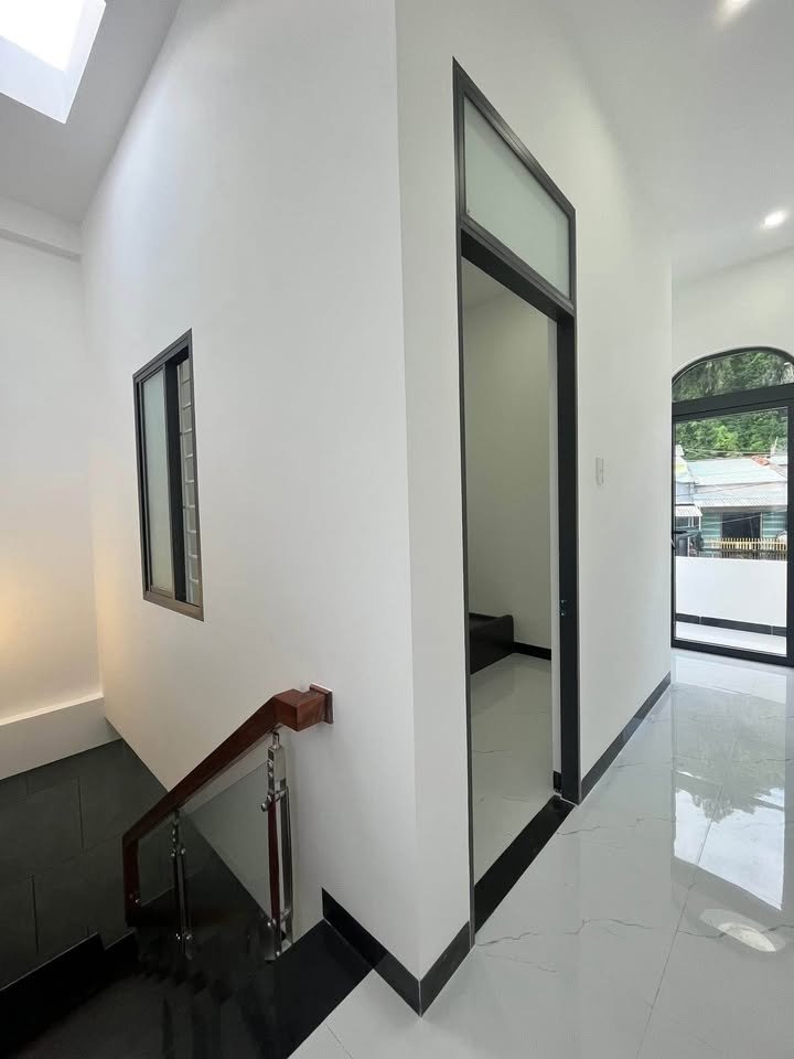 Bán nhà 3 tầng, 3 phòng ngủ, nội bộ ô tô, trung tâm thành phố Quy Nhơn