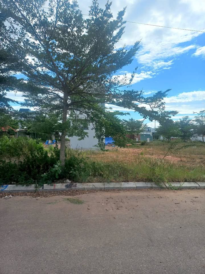 Bán gấp lô đất 90m2 hướng Đông Bắc