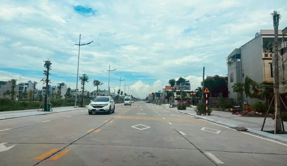 Đất vuông vắn, dân cư đông đúc, chốt giá đẹp