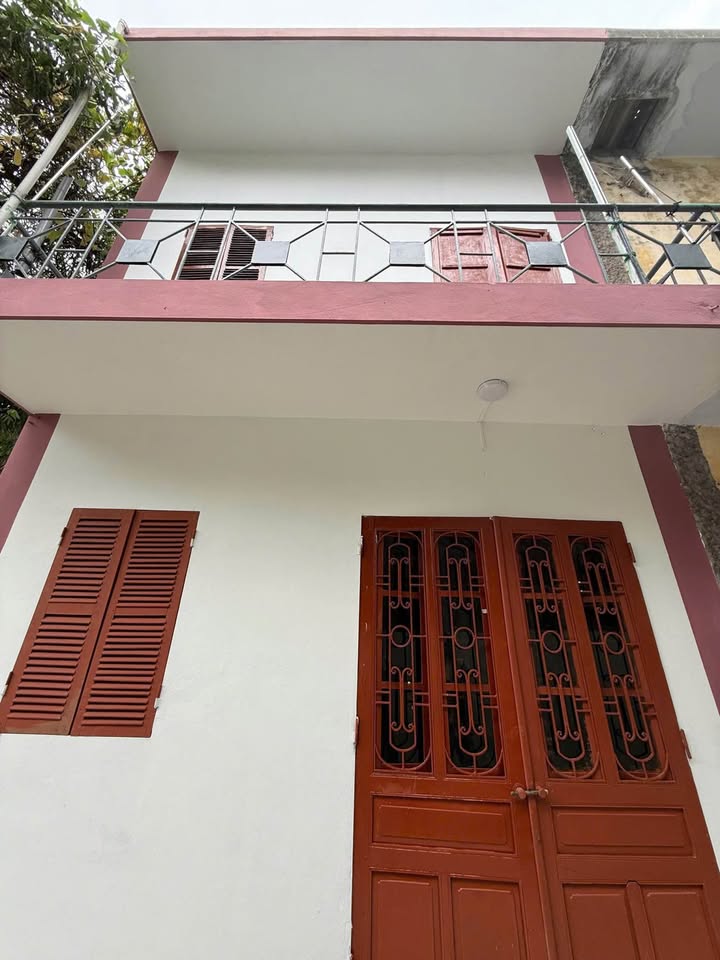 Chính chủ gửi bán căn nhà 2 tầng tọa lạc tại vị trí cực đẹp