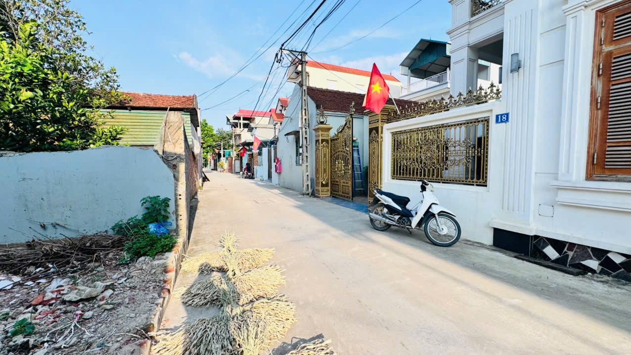 Đất Làng Chuông nhỉnh 3 tỷ cho 73m2, xe tải vi vu, dân cư đông vui