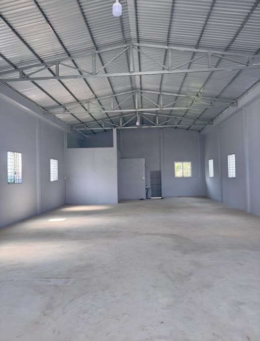 Cho thuê nhà mặt tiền 350m2, ngang 10m, Vĩnh Long kinh doanh đa ngành nghề