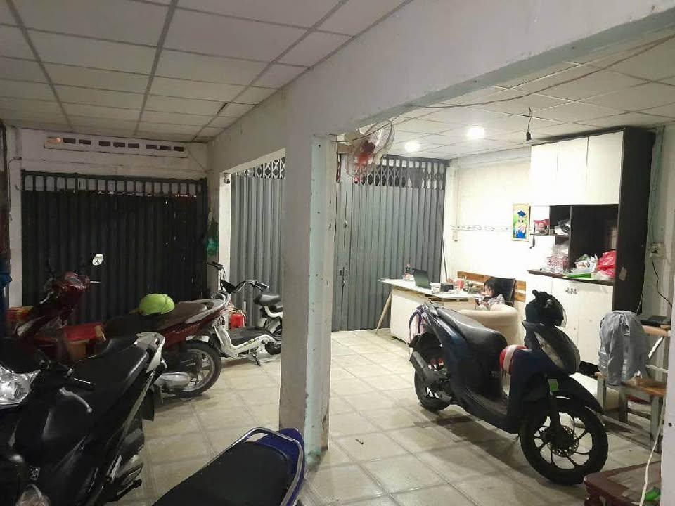 Bán nhà lô góc Minh Phụng, Quận 11, ngang 5,8m, 2 tầng, 8,5 tỷ