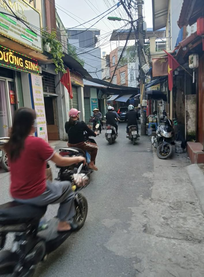 Nhà 5 tầng, 35m2 tại Huyền Kỳ, chỉ 4,8 tỷ, gần ô tô đỗ