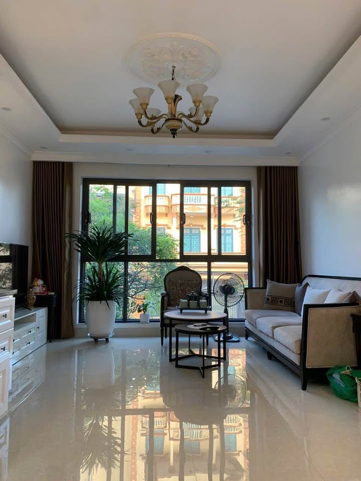 Cho thuê nhà mặt phố Mai Phúc - 6 tầng thang máy, full nội thất xịn