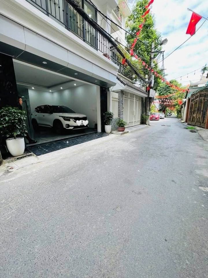 Nhà phân lô Cầu Giấy ô tô đỗ cửa, an sinh đỉnh