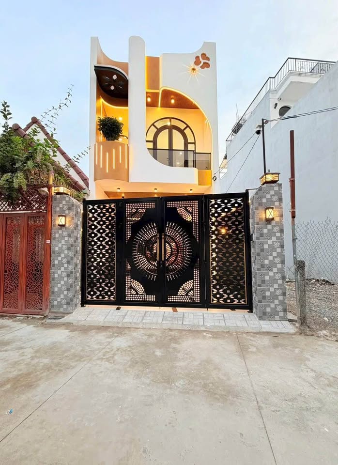 Nhà 1 trệt 1 lầu, sân đậu ô tô, phường Đạo Thạnh, thành phố Mỹ Tho, Tiền Giang