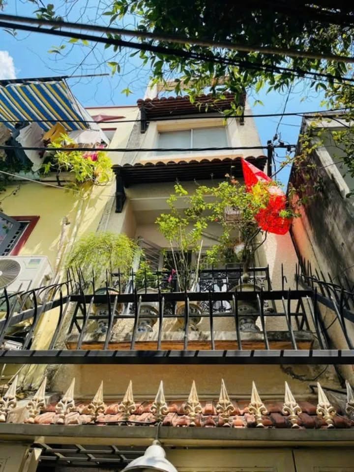 Siêu phẩm nhà 4 tầng, 6 phòng ngủ, diện tích 33m2, đang chờ chủ nhân mới tại phường Võ Thị Sáu, Quận 3