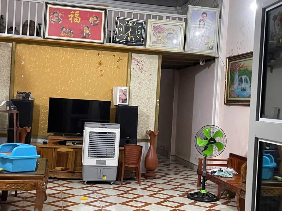 Nhà Cấp 4 Quảng Thịnh, mặt tiền 5m, hướng tây nam, giá hời