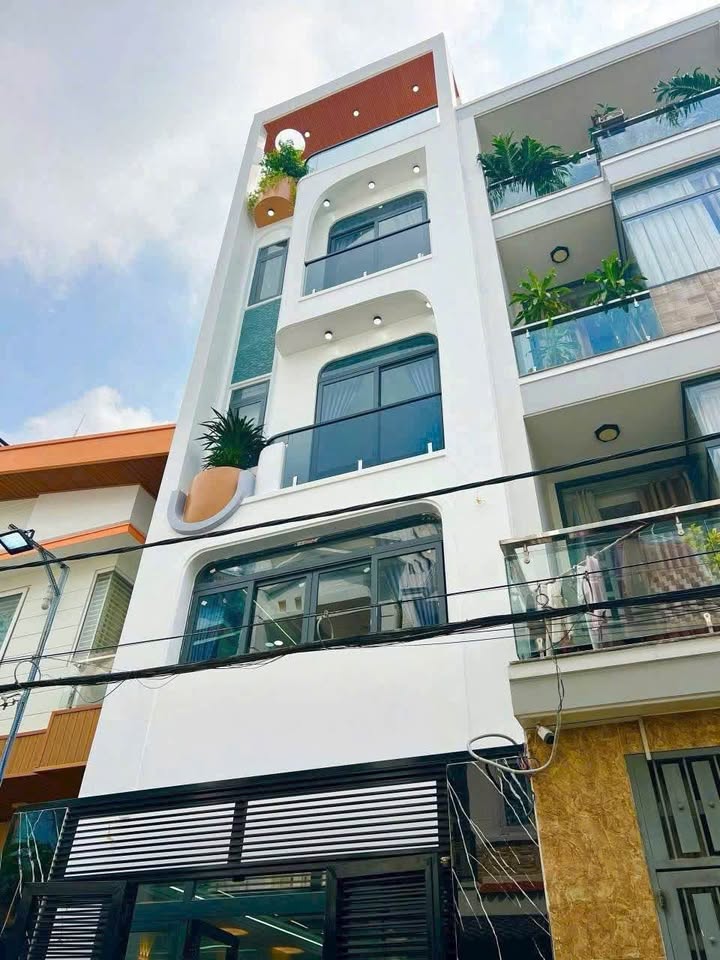 Nhà 4m x 13m hiện đại, sang trọng, 1 trệt 1 lửng 3 lầu, 6,8 tỷ