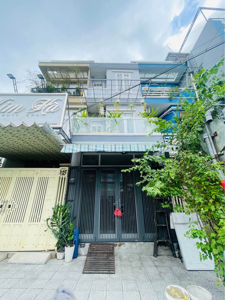 Nhà 3 tầng mặt tiền kinh doanh Lê Bá Trinh, Hải Châu sát chợ Hoà Cường