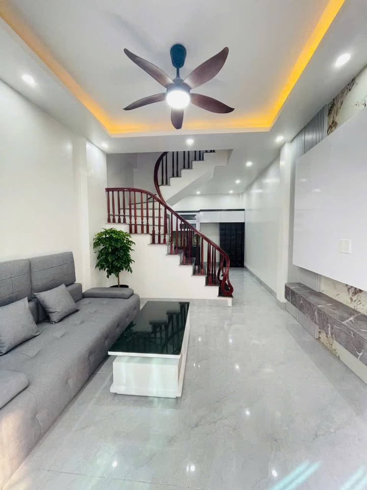 Nhà 3 tầng đẹp, hướng Tây Nam, gần Chợ Bồ, Thái Bình