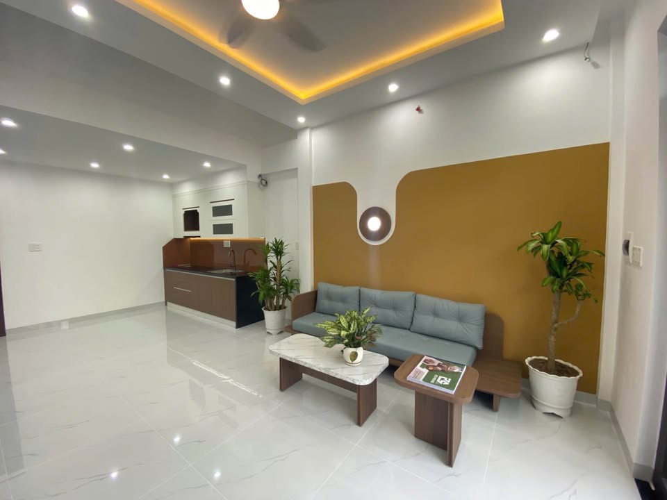 Tọa lạc tại kiệt 106 Minh Mạng, phường Thuỷ Xuân, Thành phố Huế, ngôi nhà 2 tầng mới xây