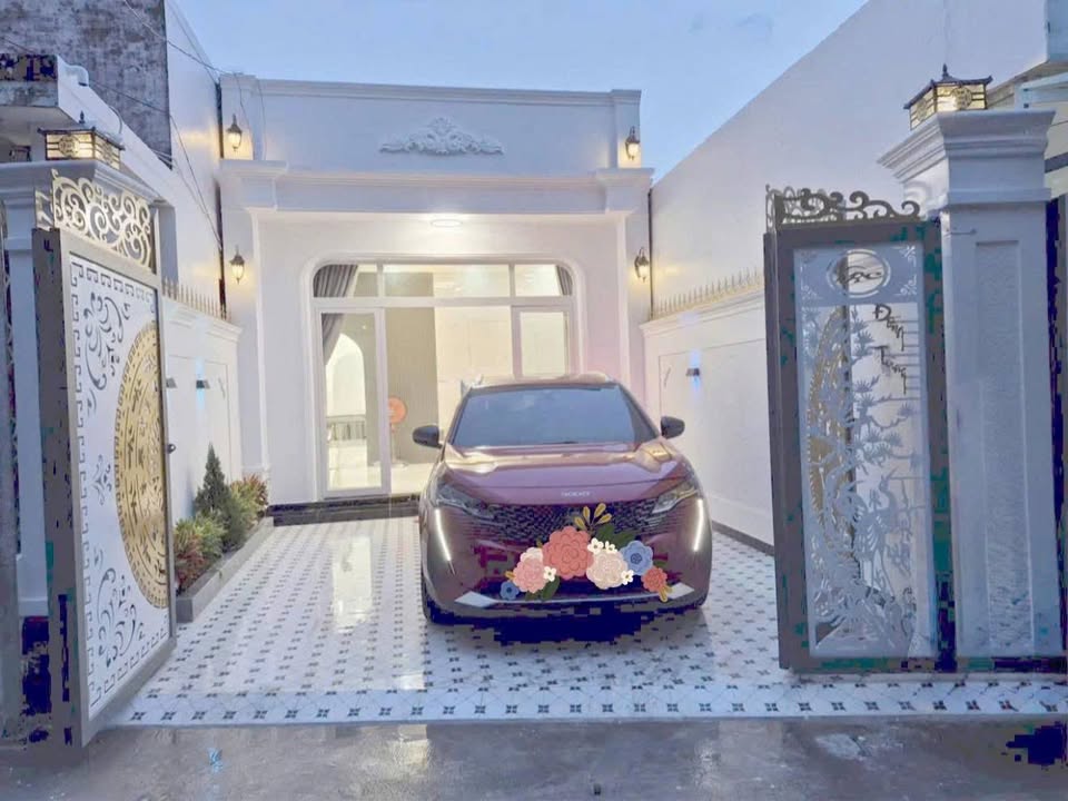 Chính chủ bán gấp nhà mới xây 111m2, tặng toàn bộ nội thất sang xịn