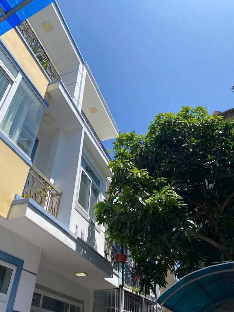 Nhà 3 tầng khang trang, 3 phòng ngủ, ban công thoáng mát tại hẻm 121 Ba Cu, Vũng Tàu