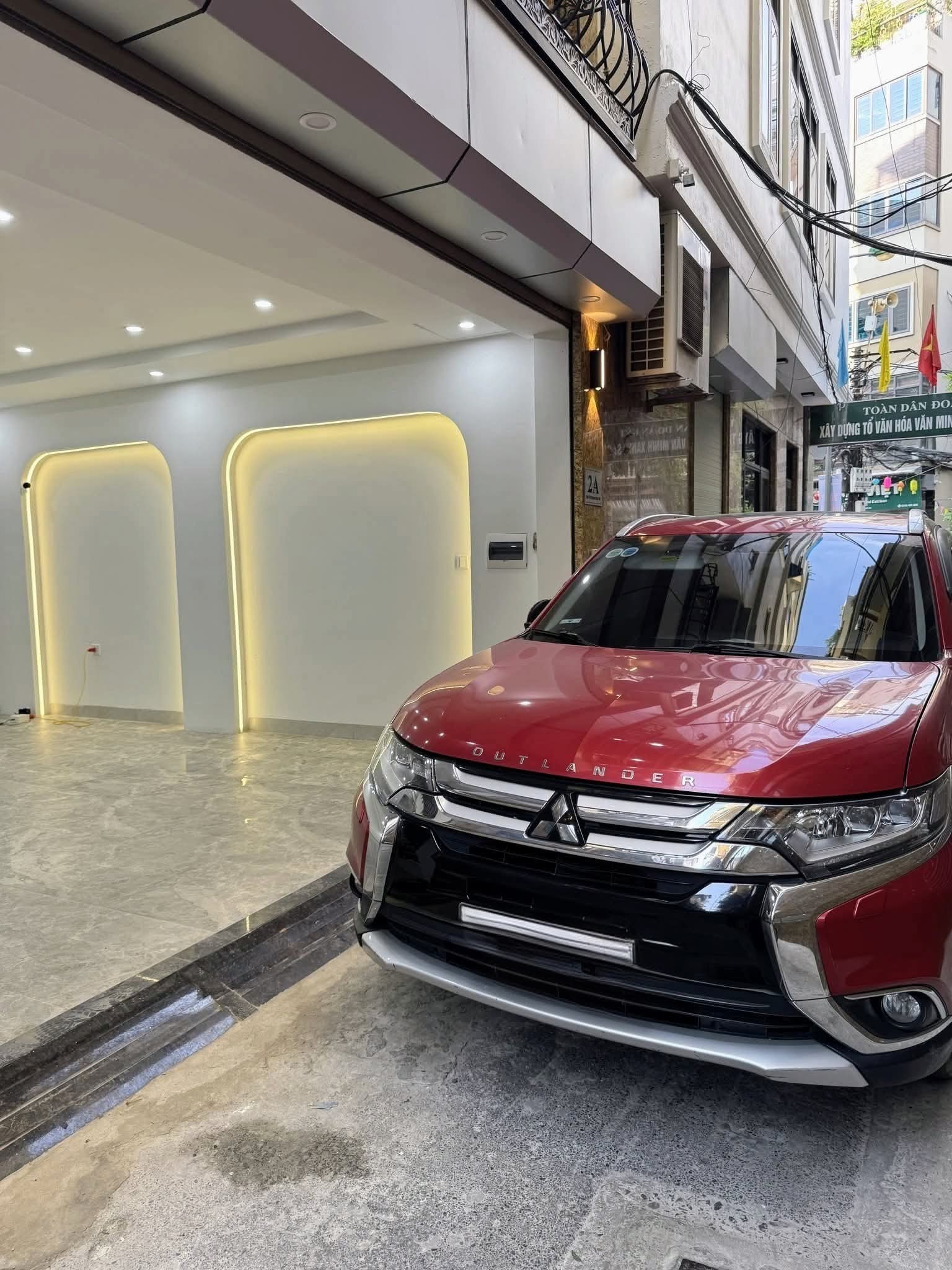 Nhà đẹp Trần Khát Chân - ô tô vào nhà - thang máy nhập khẩu - an sinh đỉnh cao