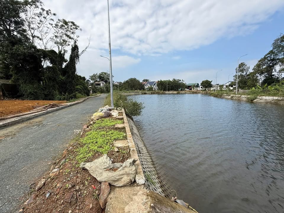 Đất Phú Cát view hồ thơ mộng, kinh doanh cafe hốt bạc